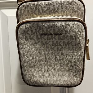 Michael Kors Jet Set Travel Bag